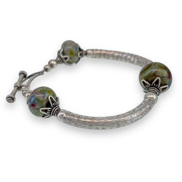 Textured Curve Tube Green Glass Bead Toggle Bracelet | Sterling Silver | 7" - Picture 3 of 7